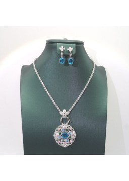 Natural sapphire necklace with coloured jewel set