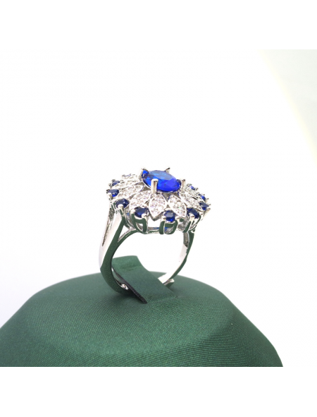 Natural Sapphire / Emeral inlaid two-color flower gem ring