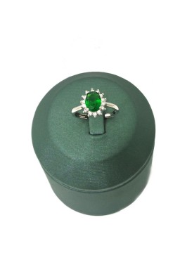Natural emerald inlaid Princess gem ring