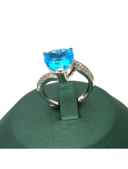 Natural blue topaz inlaid heart-shaped gem ring