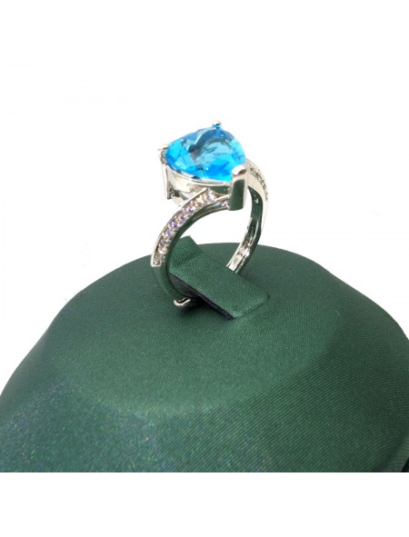 Natural blue topaz inlaid heart-shaped gem ring