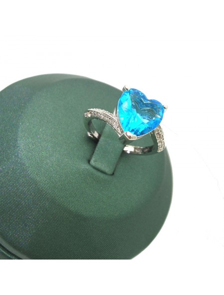 Natural blue topaz inlaid heart-shaped gem ring