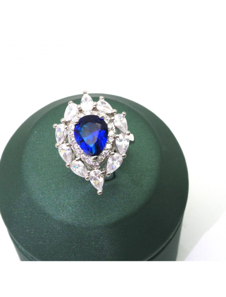 Natural sapphire inlaid heart-shaped gem ring