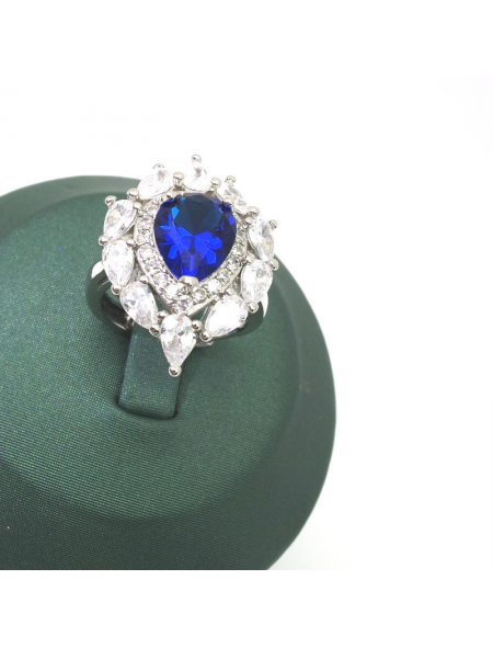 Natural sapphire inlaid heart-shaped gem ring