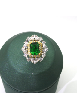 Natural emerald inlaid two-color square gem ring