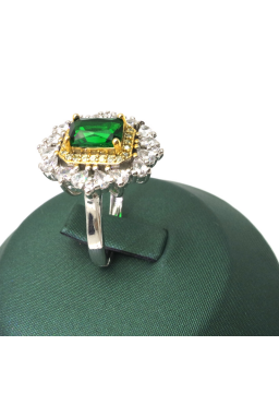 Natural emerald inlaid two-color square gem ring