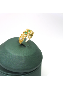 Natural emerald inlaid hollow ring