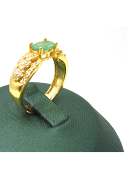 Natural emerald inlaid gold gem ring