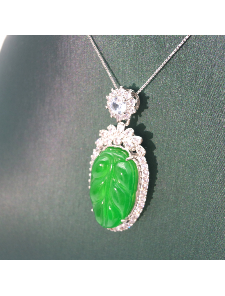 Emeral carved cabbage Silver Edge Diamond Pendant