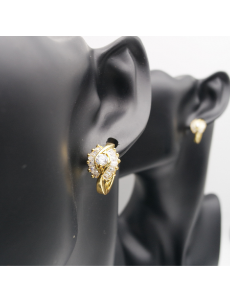 Gold ear stud set