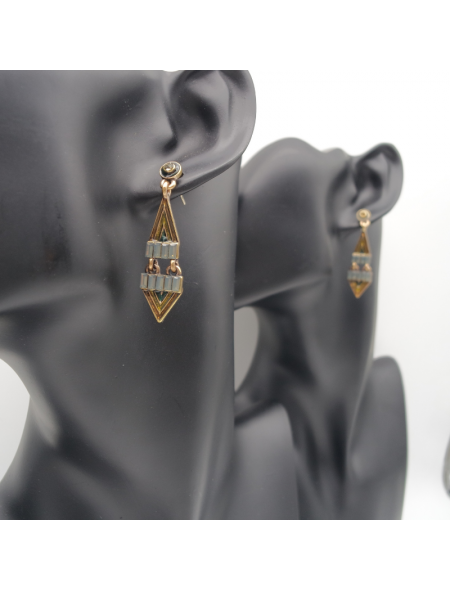 Gold vintage triangle ear stud