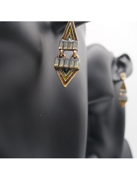 Gold vintage triangle ear stud