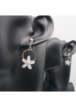 Silver flower ear stud