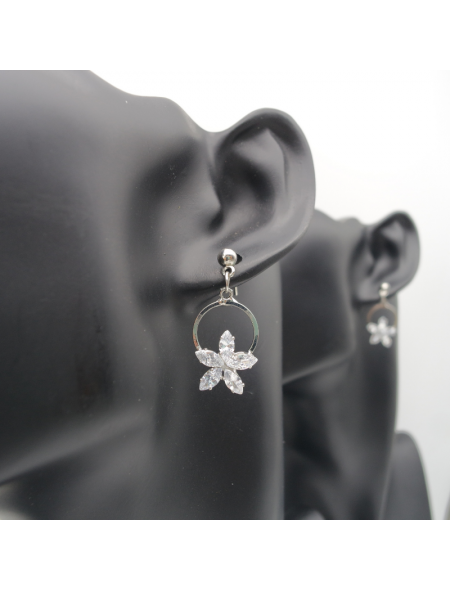 Silver flower ear stud