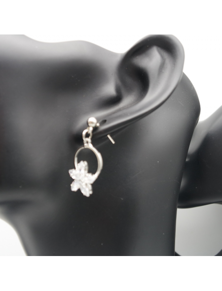 Silver flower ear stud