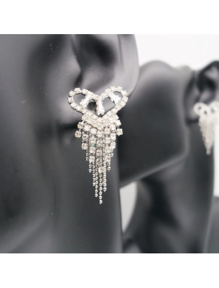 Silver heart-shaped tassel ear stud