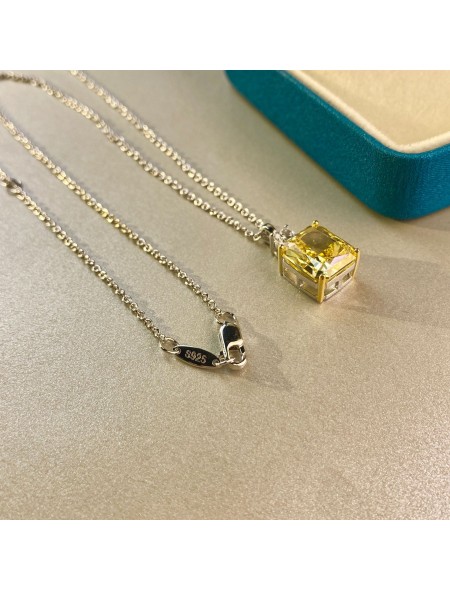 Square pendant zircon necklace